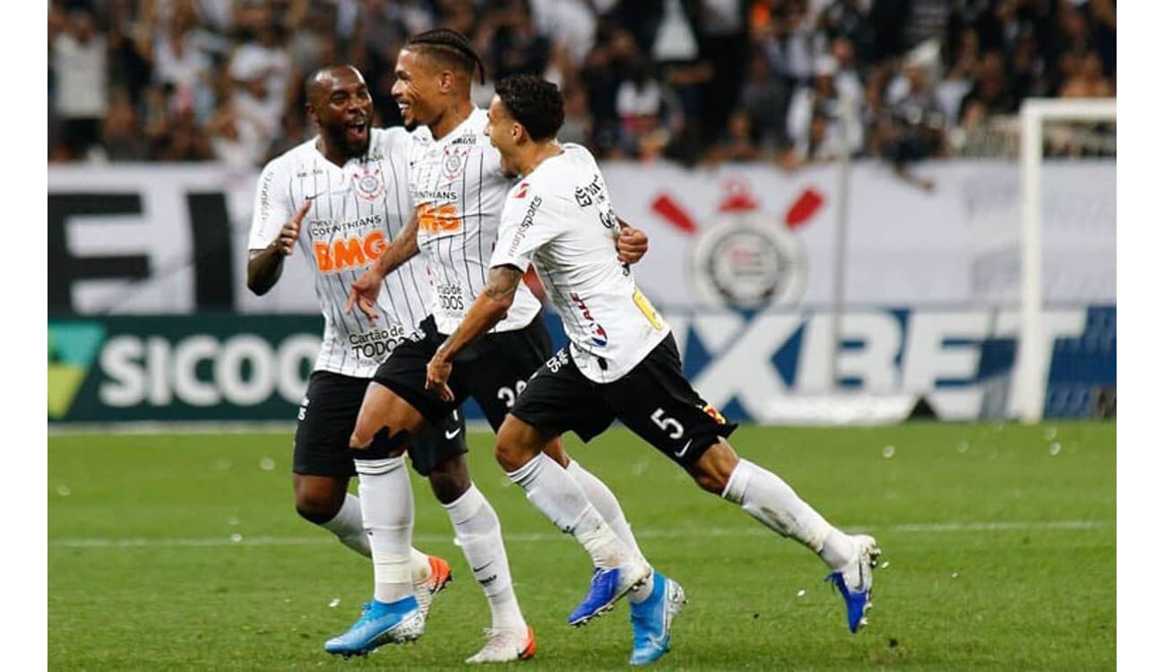 Em jogo adiado, Corinthians vence o Goiás e entra no G6 do Brasileiro -  Lance!