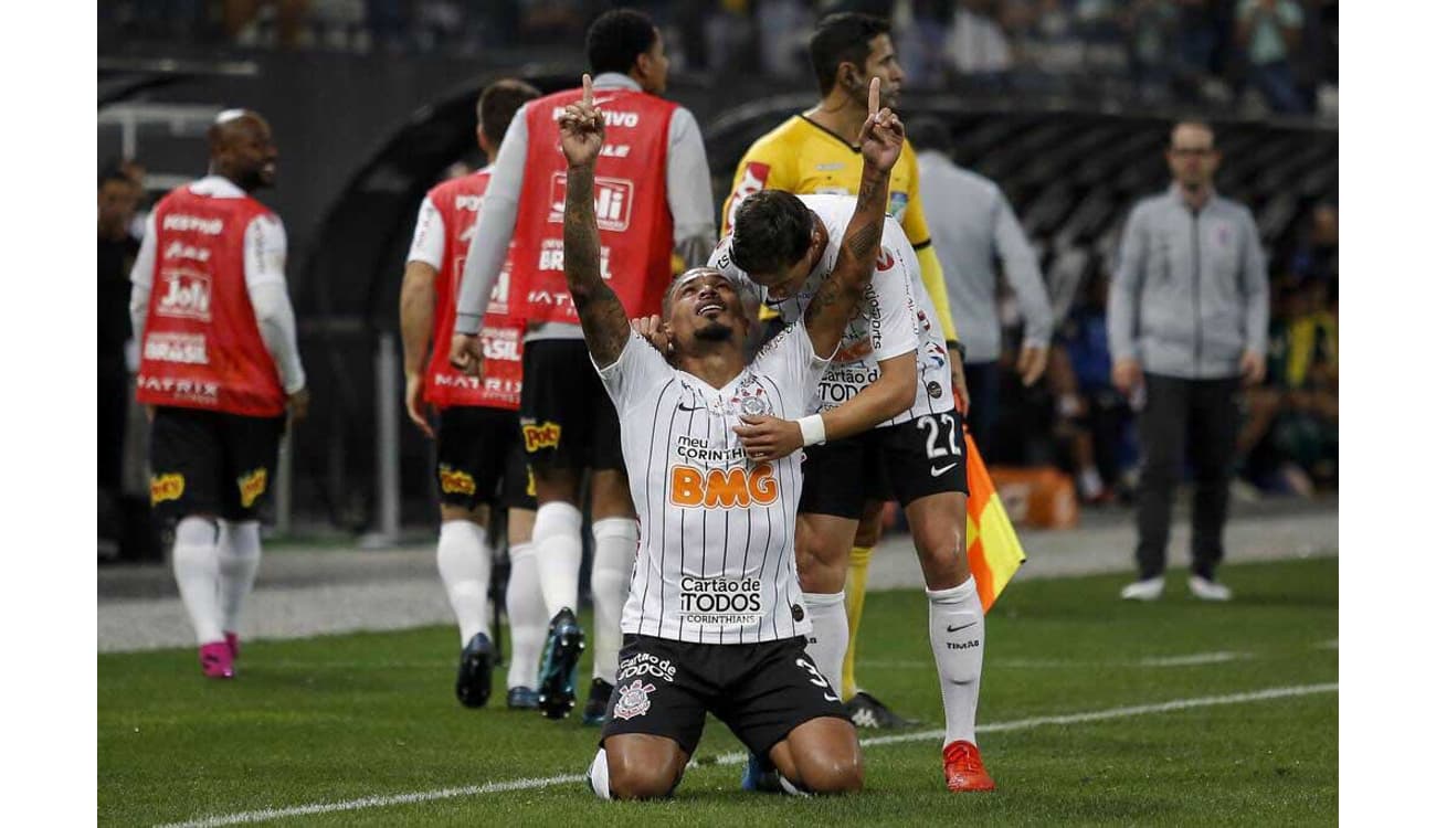 Em jogo adiado, Corinthians vence o Goiás e entra no G6 do Brasileiro -  Lance!