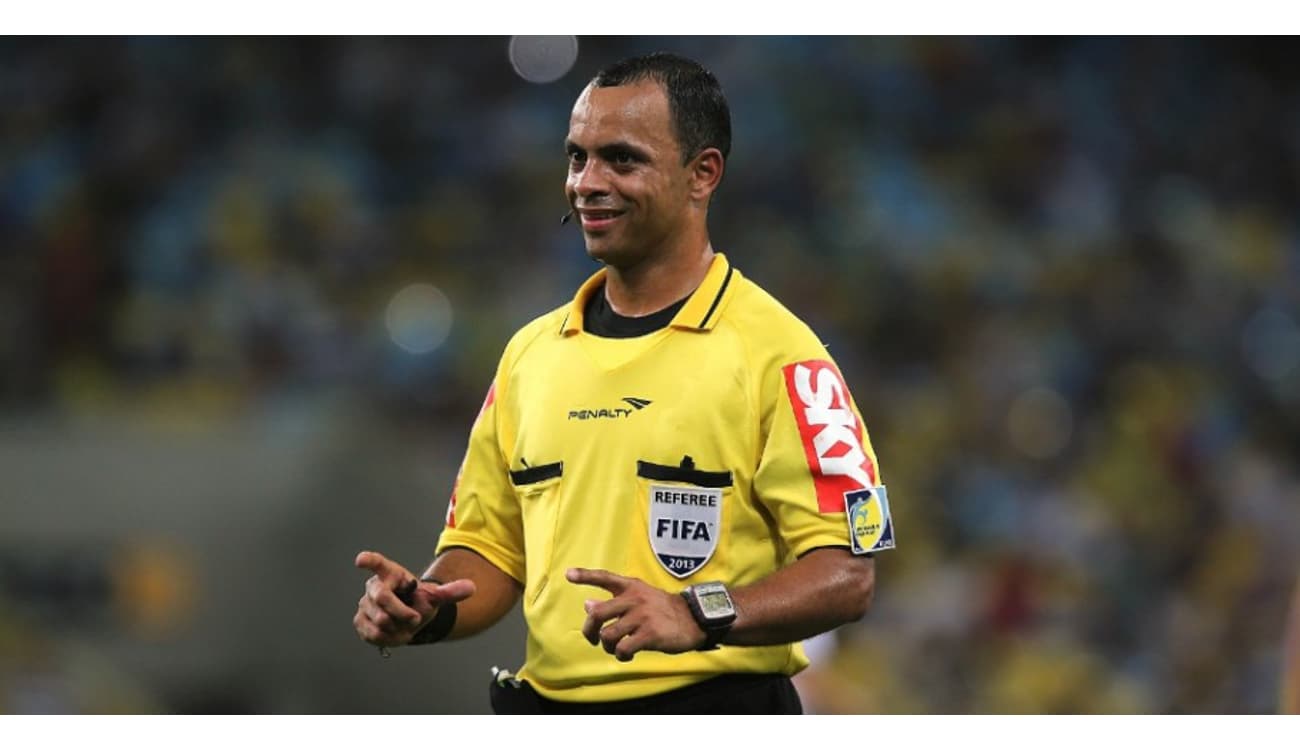 Wilton Pereira Sampaio apita duelo decisivo das quartas de final da Copa do  Mundo