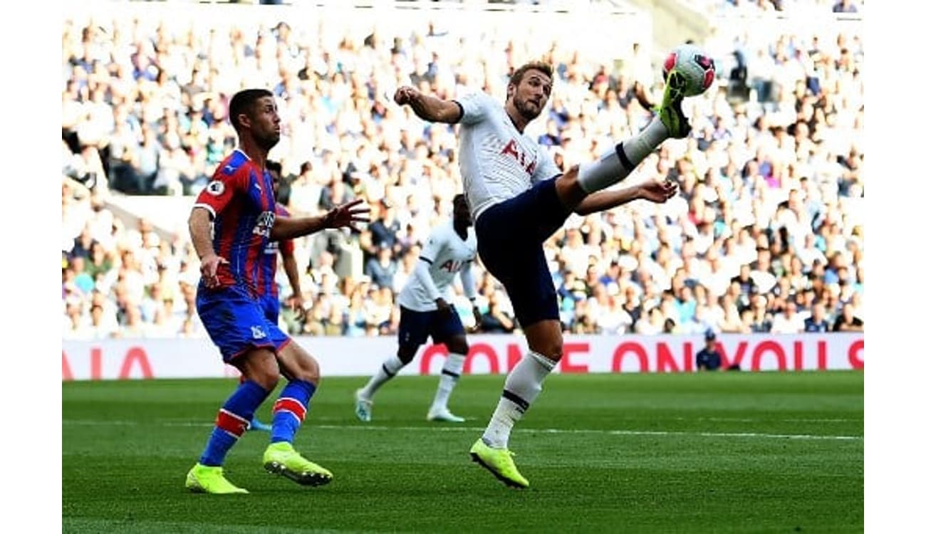 Em jogo frenético, Tottenham perde para o Manchester City, mas