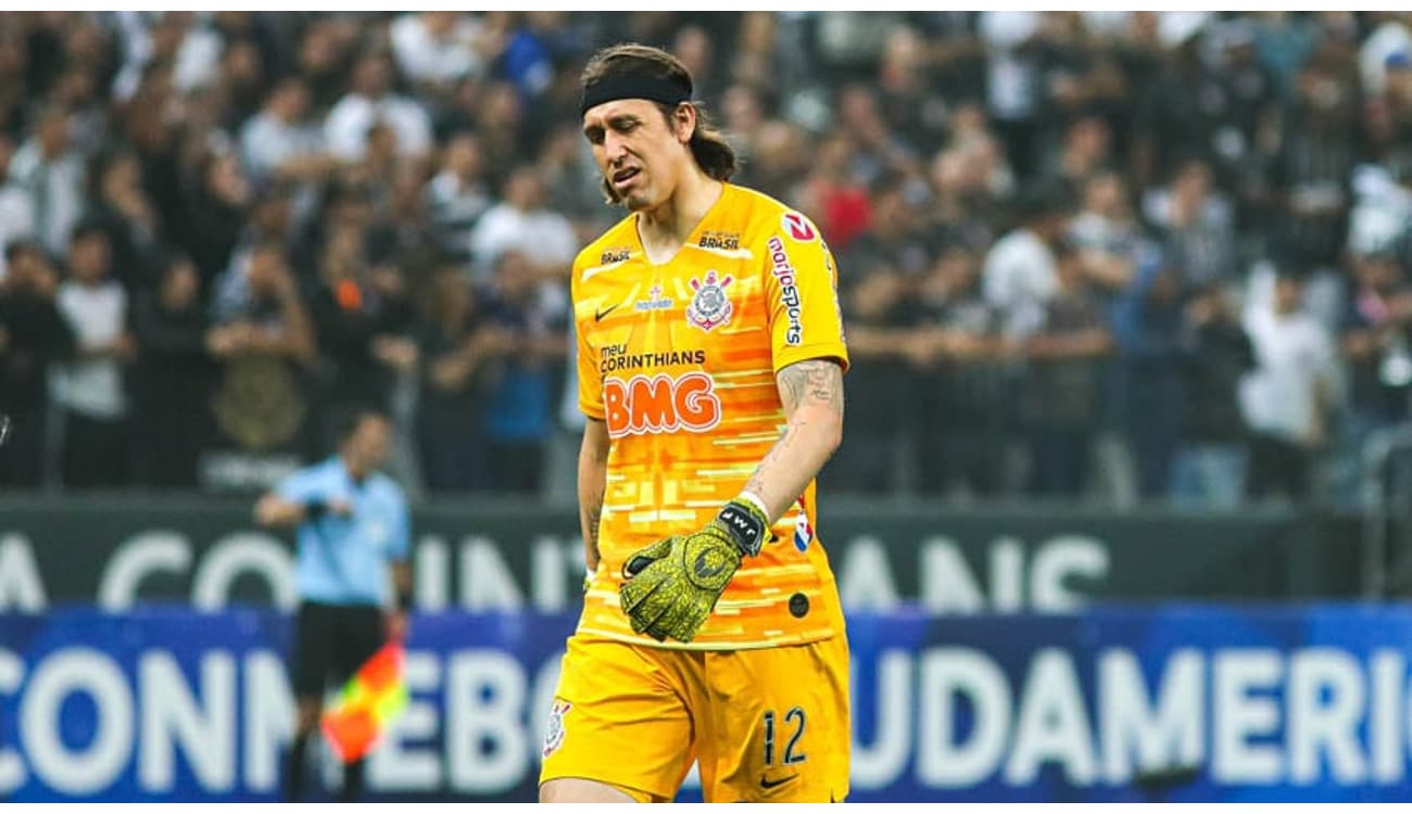 Lance - CÁSSIO É CORINTHIANS! 🧤⚽🦅 No dia do goleiro, Cássio escreve mais  uma vez seu nome na história do Timão. Ídolo máximo! 👏👏 #corinthians # cássio #goleiro