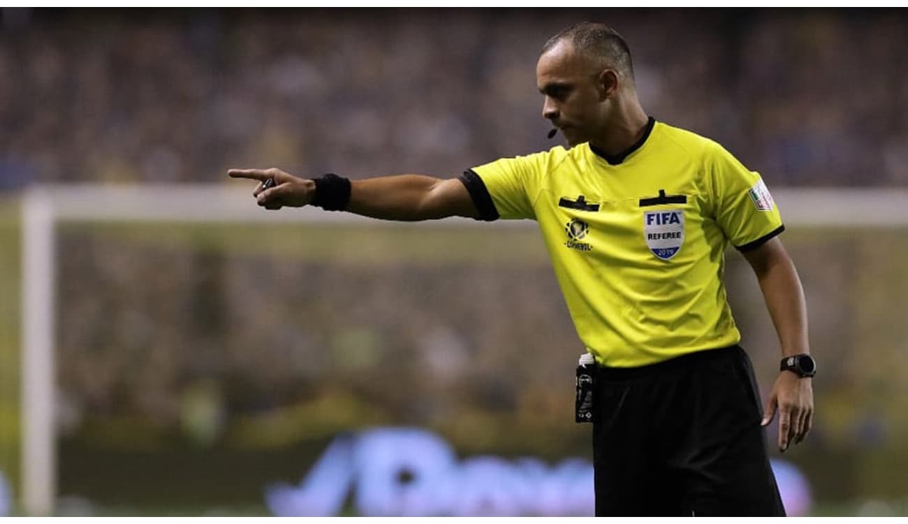 Fifa define arbitragem da estreia do Brasil contra a Sérvia; confira