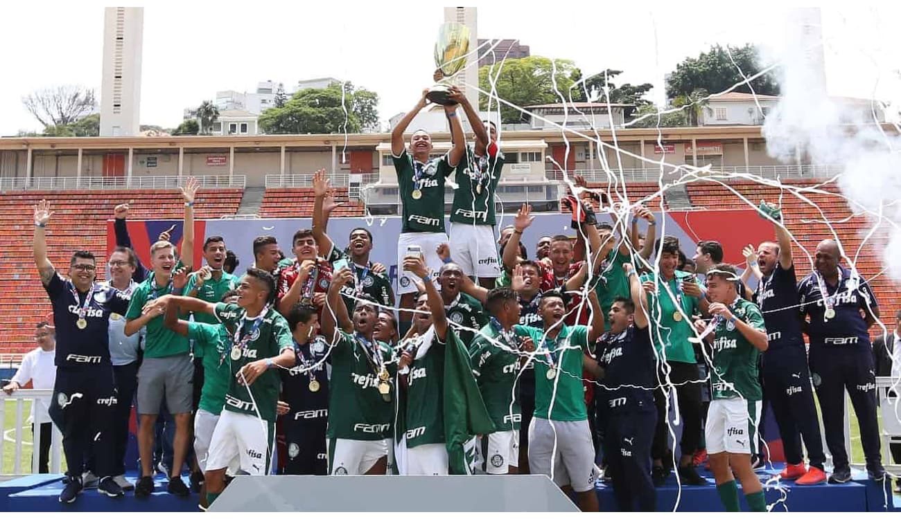 Com emoção e goleada, Palmeiras conquista os títulos do Paulistão Sub-15 e  Sub-17, palmeiras