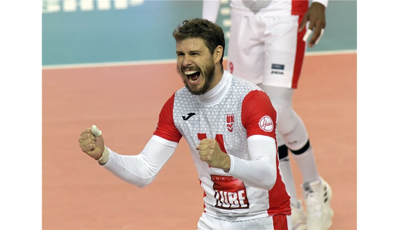 Bruninho inicia 10ª temporada como capitão da seleção de vôlei