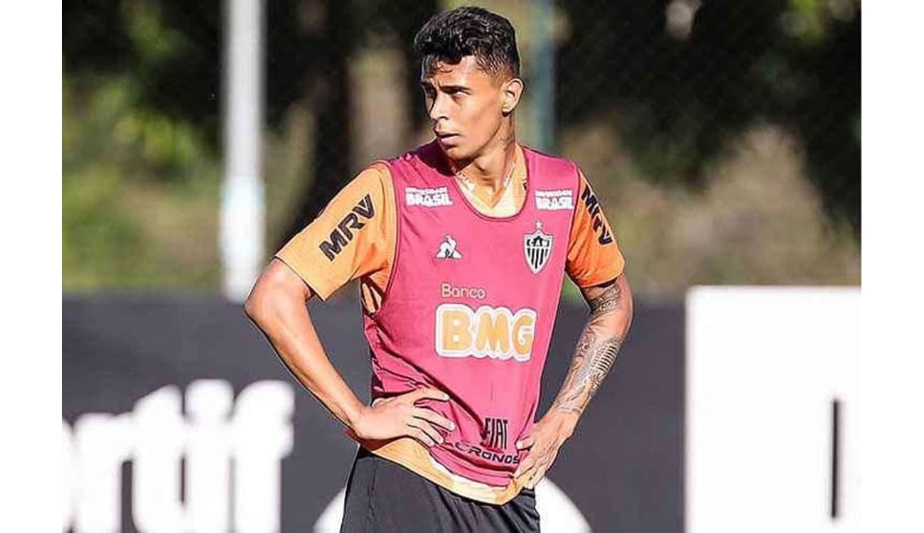 Fluminense terá direito à quantia na compra do lateral Ayrton Lucas pelo  Flamengo; veja os valores - Lance!