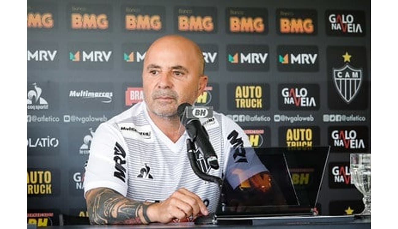 Sampaoli é quem vai decidir se o Galo ficará ou não com o meia Cazares -  Lance!