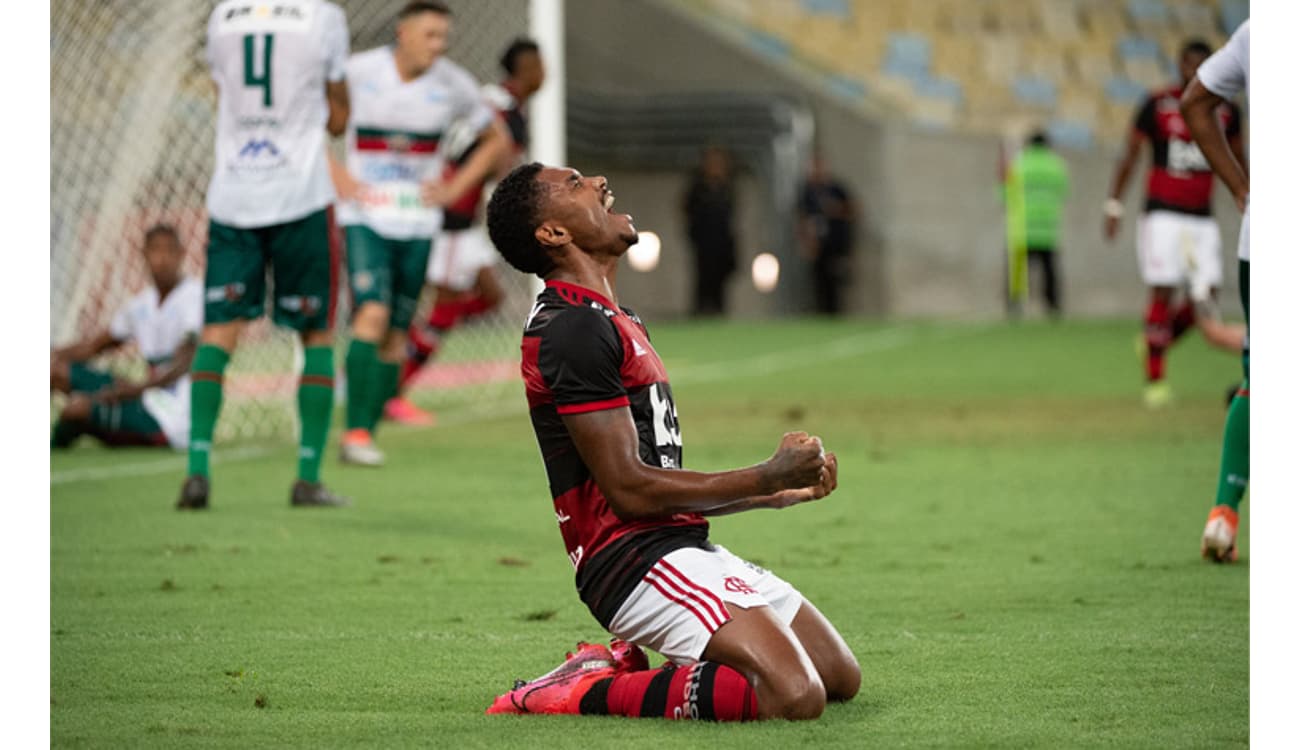 Flamengo transmite jogo no  com 2 milhões simultâneos e