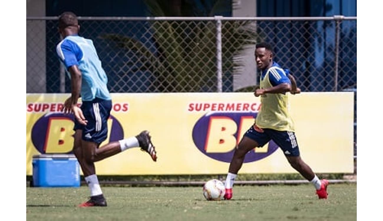 Palmeiras pede o retorno de Angulo, mas Cruzeiro tenta permanência do  atacante
