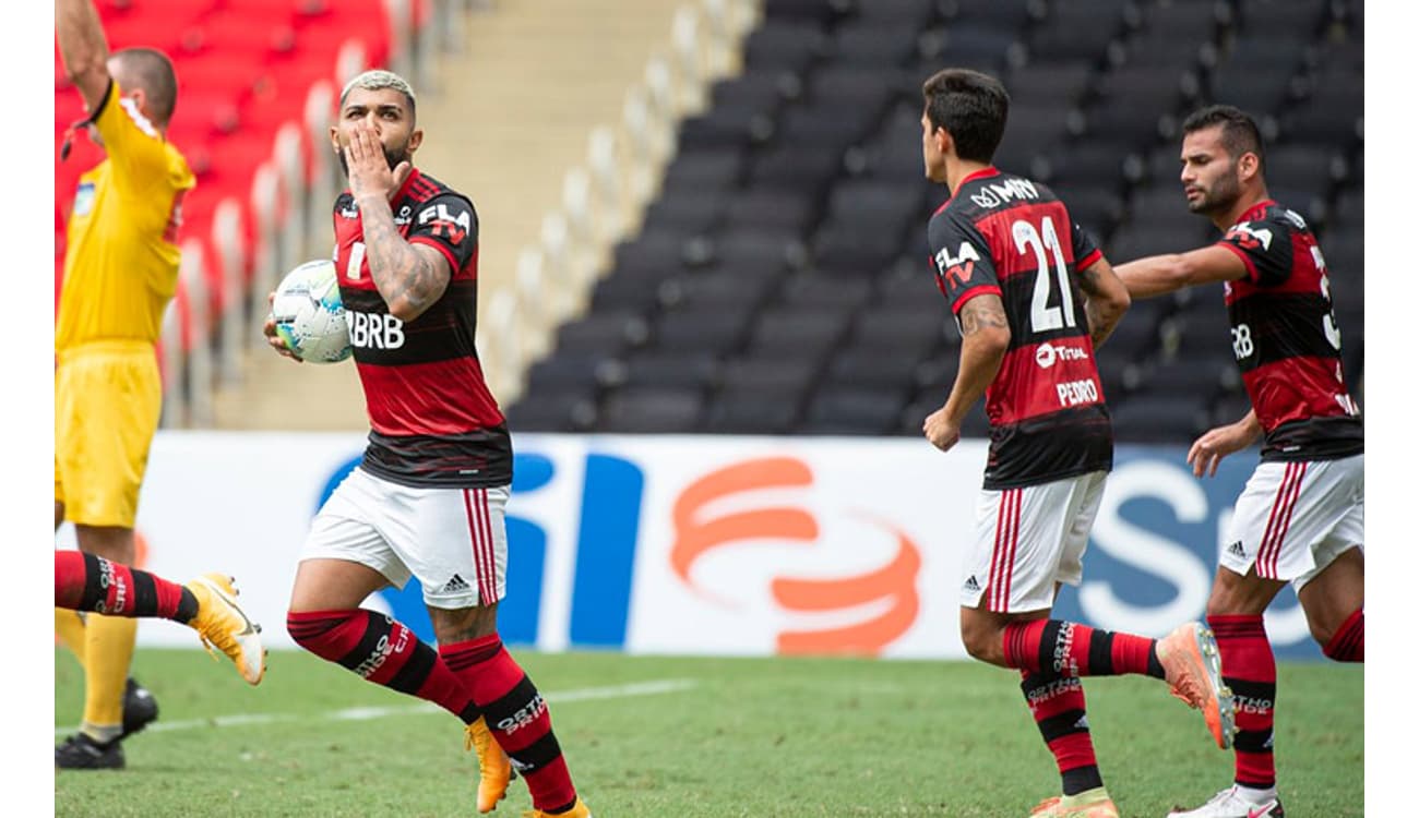 Isla revela conversa com Vidal sobre o Flamengo e se coloca à disposição de  Dome para estrear contra o Santos, flamengo