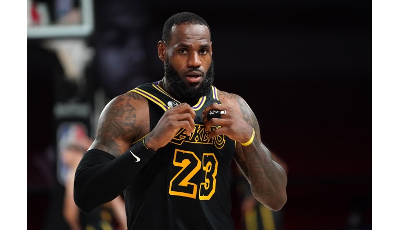 Lebron James se torna o 1º jogador bilionário em atividade da NBA