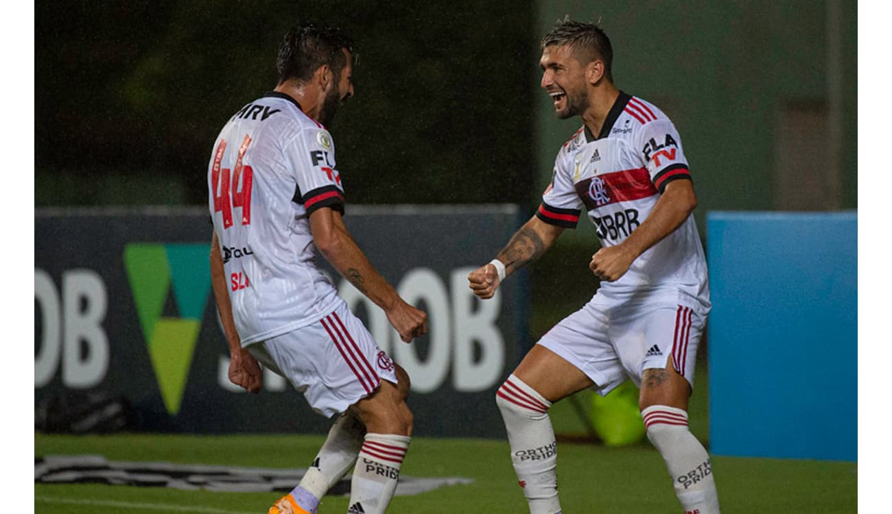 Como Mauricio Isla pode ajudar o time do Flamengo 