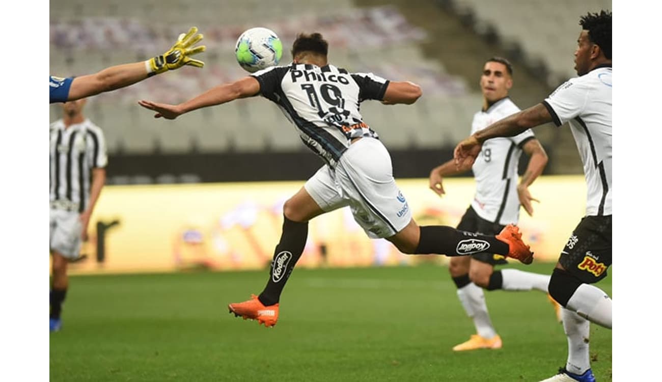 Santos e Corinthians empatam na Vila em jogo movimentado e com ação do VAR