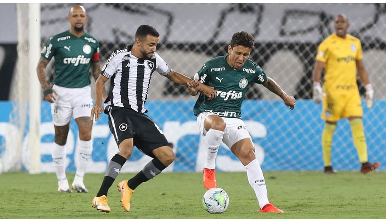 Palmeiras empresta atacante Ivan Angulo ao Botafogo-RJ