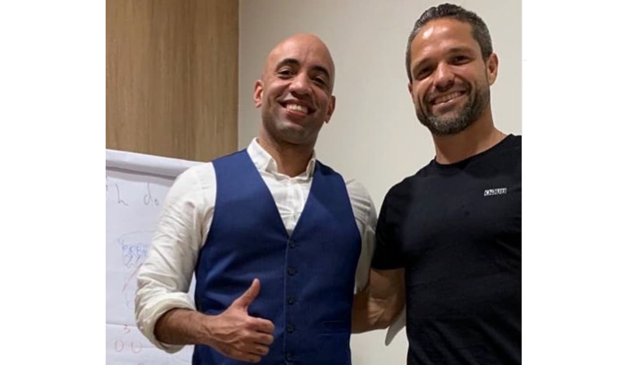 Diego Ribas é o novo embaixador da Escola Flamengo - ABC da Comunicação