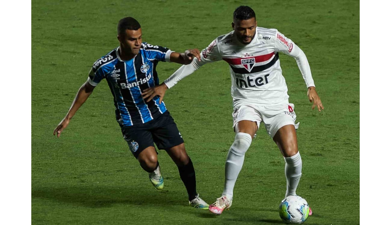 SÃO PAULO, SP - 17.10.2020: SÃO PAULO X GRÊMIO - Vanderlei do Gremio during  between São Paulo FC x Grêmio valid for the 17th round of the Brazilian  championship 2020 and held