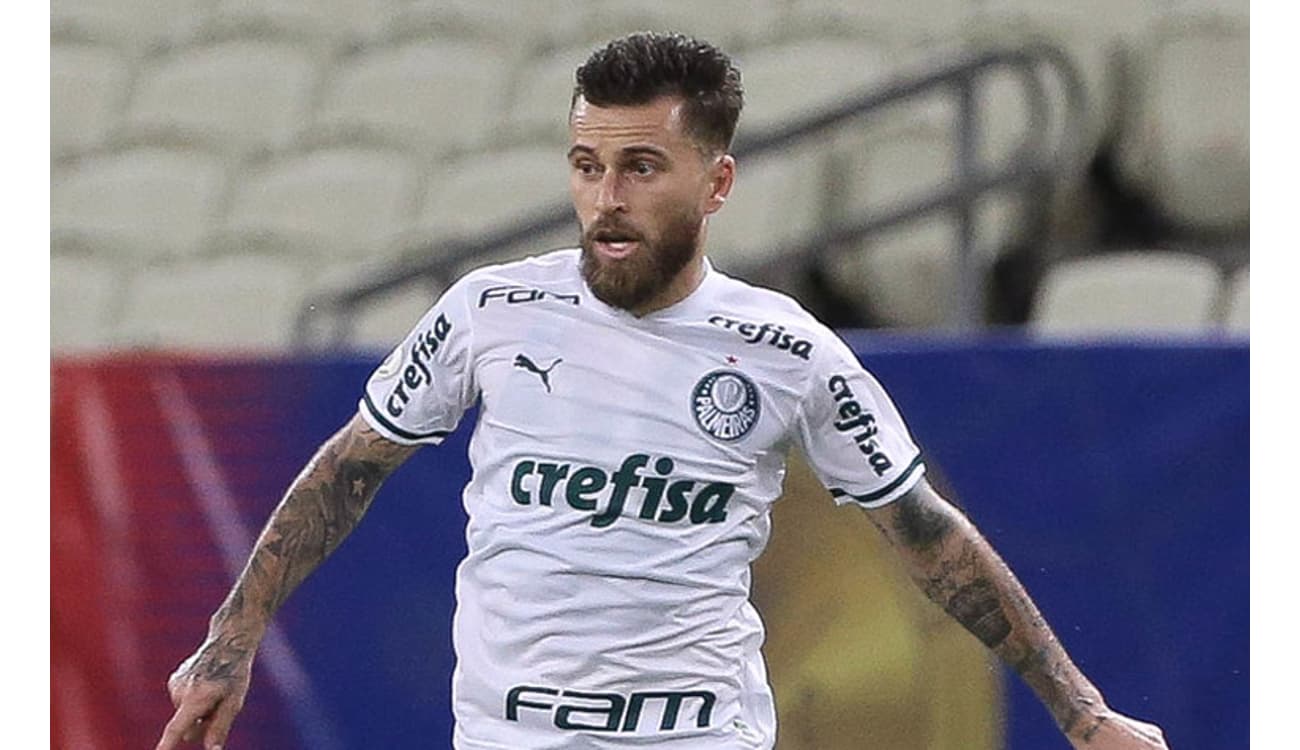 Atacante do Palmeiras é denunciado por expulsão contra Bahia e pode pegar  seis jogos de suspensão