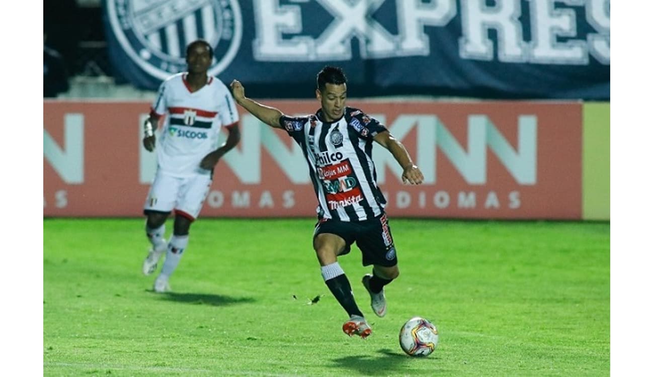 Rafael Navarro of Palmeiras competes for the ball with Claudinho