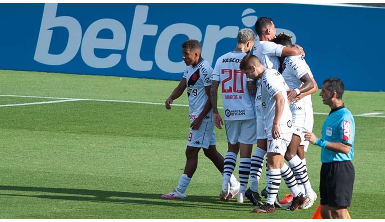 Disposição tática de Vasco para enfrentar o Internacional