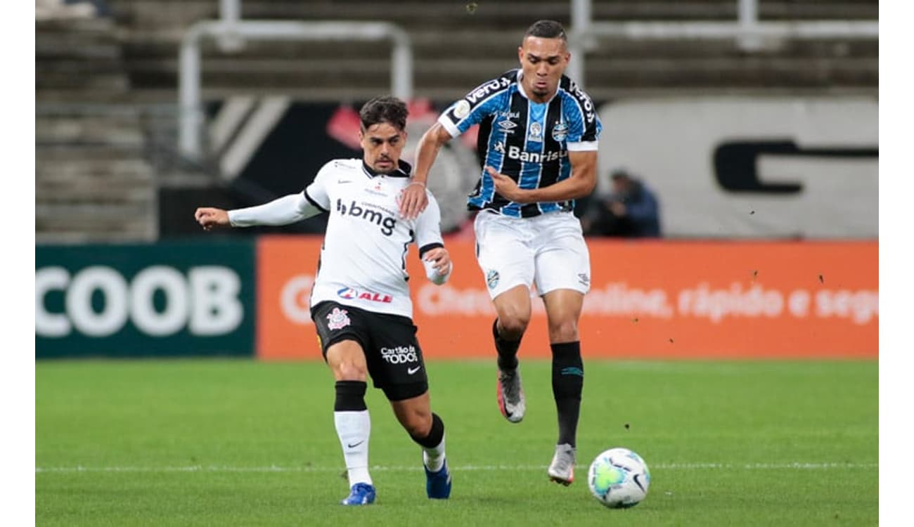 Corinthians e Grêmio fazem jogo com 2 viradas e empatam no duelo com mais  gols do Brasileirão - Jogada - Diário do Nordeste