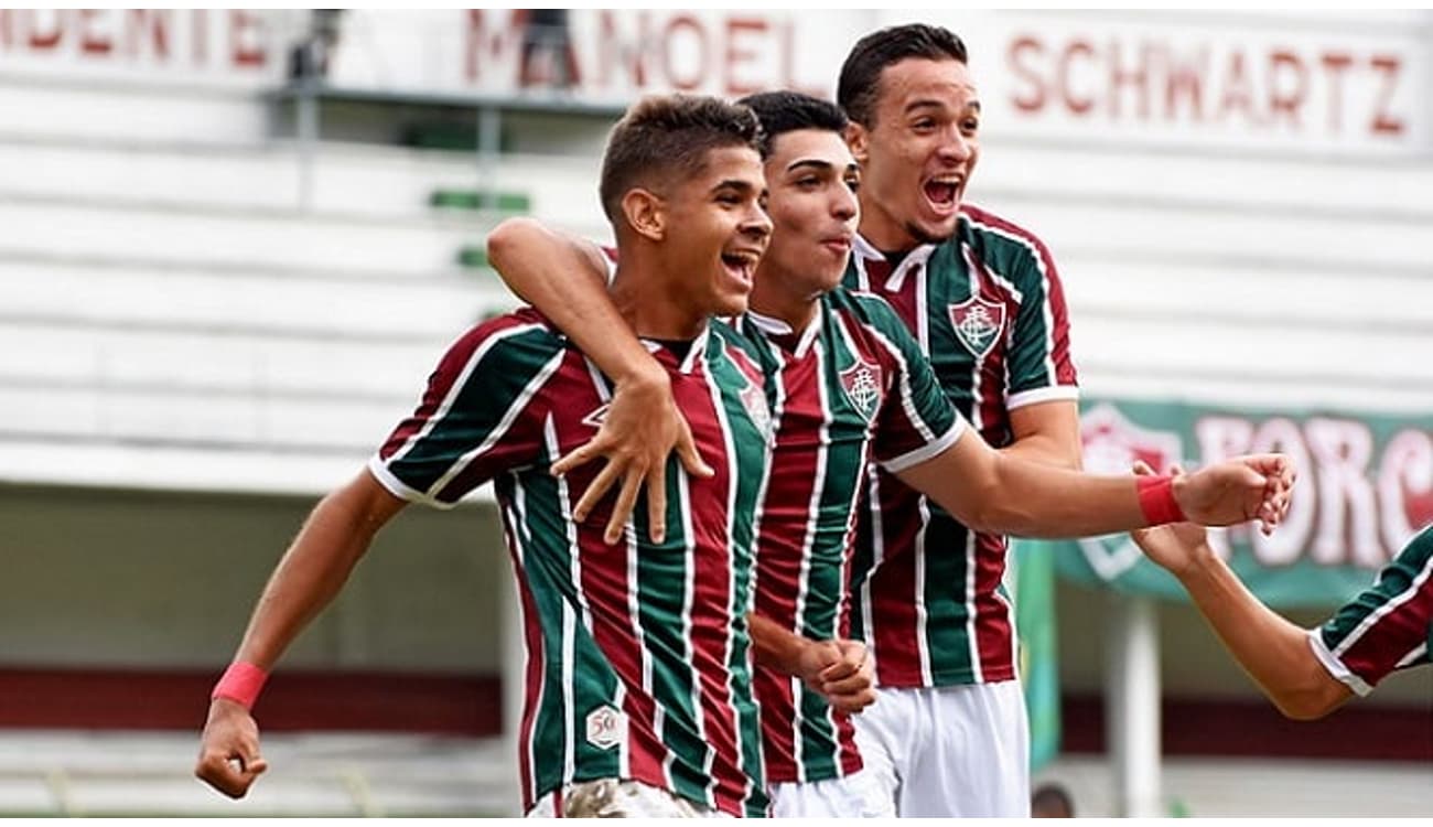 Fluminense vence São Paulo pelo Brasileiro em jogo marcado por clima hostil  > No Ataque