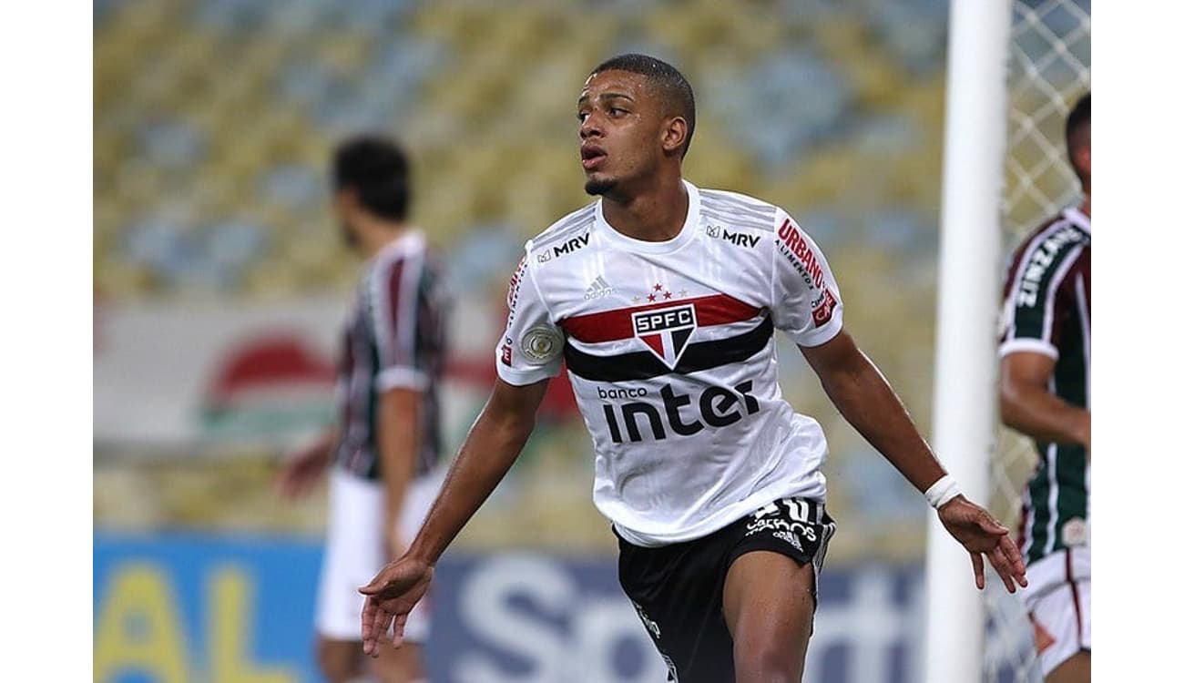 São Paulo vence o Grêmio, encerra jejum e segue na briga pelo título