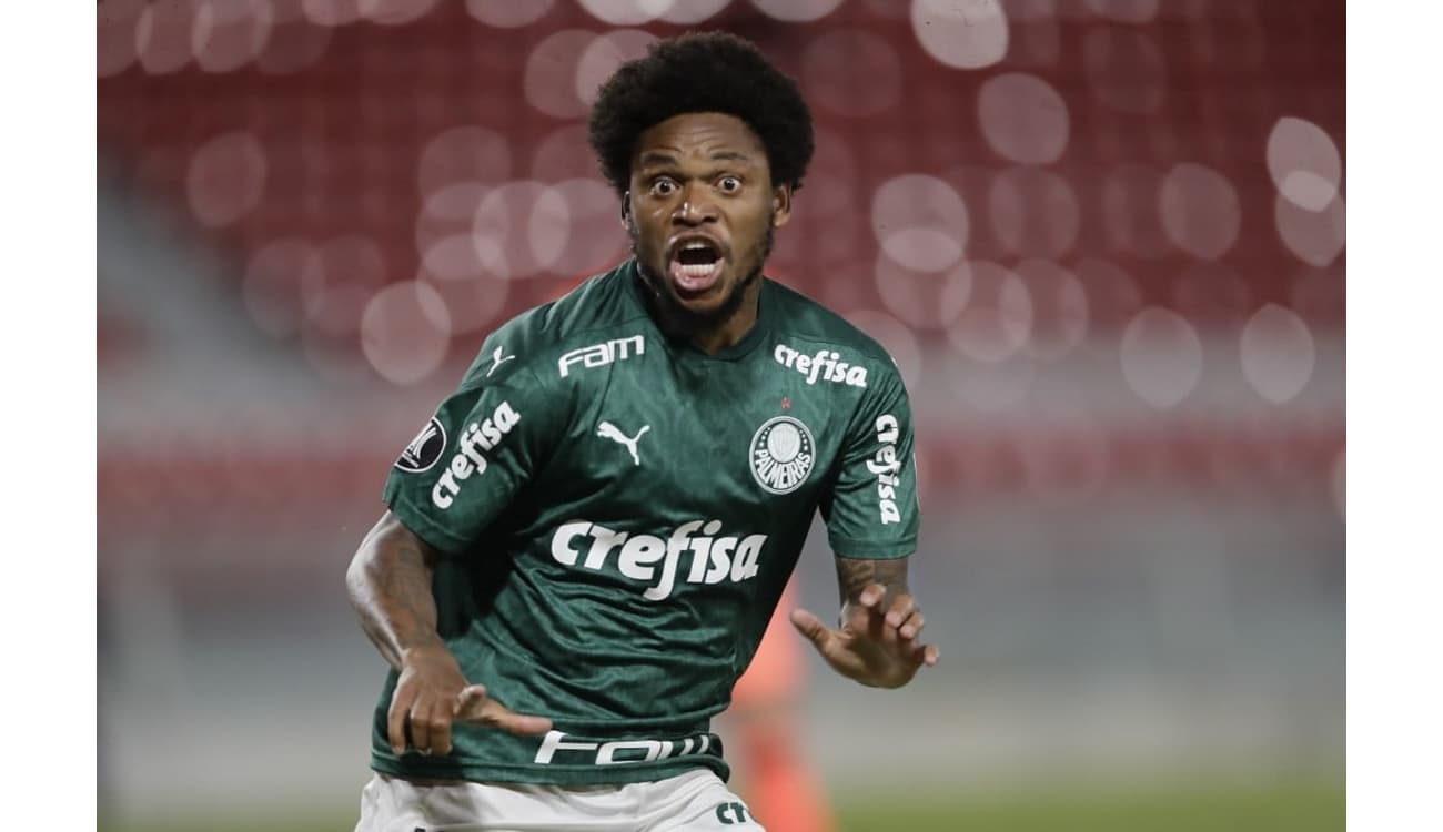 Ex-alvo do Corinthians, Luiz Adriano zoa Mundial do Palmeiras e