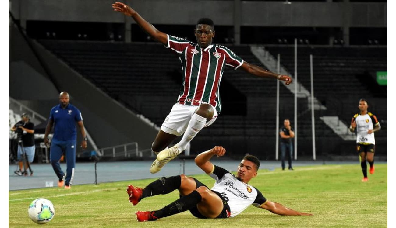 ATUAÇÕES: Lucca conta com a sorte e garante vitória em jogo pouco