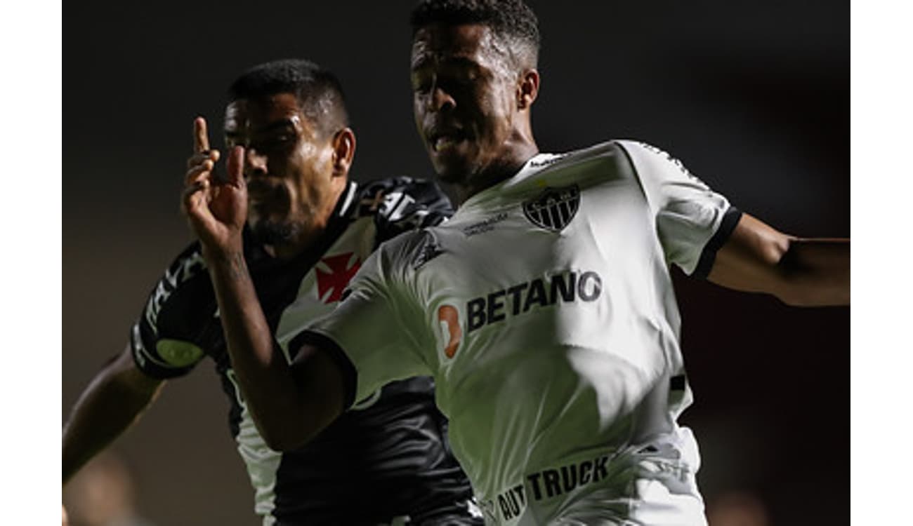 Corinthians é derrotado pelo Internacional e vê vaga na Sul-Americana  ameaçada - Esportes - R7 Futebol