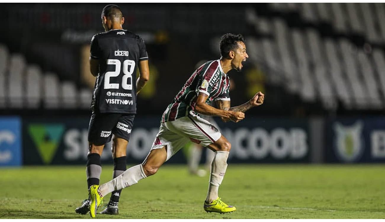 Alvinegros chegam em cima da hora e em pequeno número a São Januário