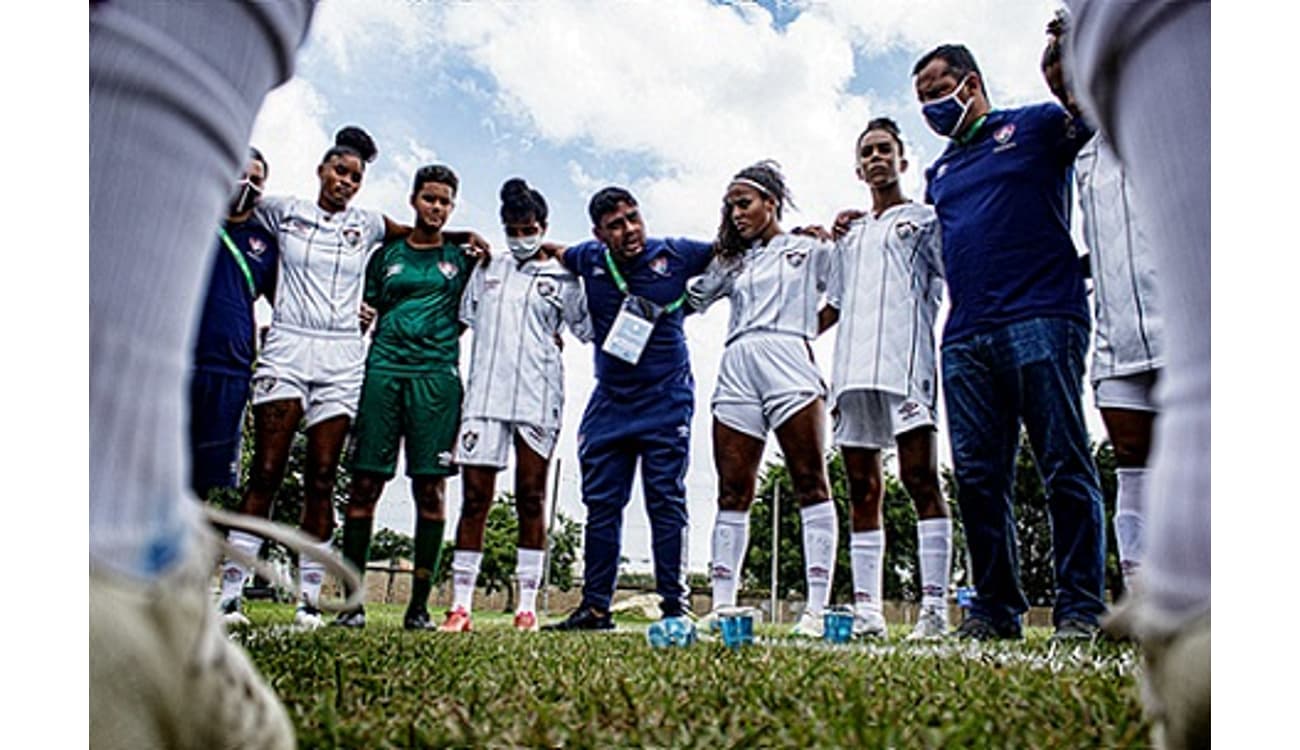 São Paulo vence Palmeiras com golaço e avança no Brasileirão Feminino