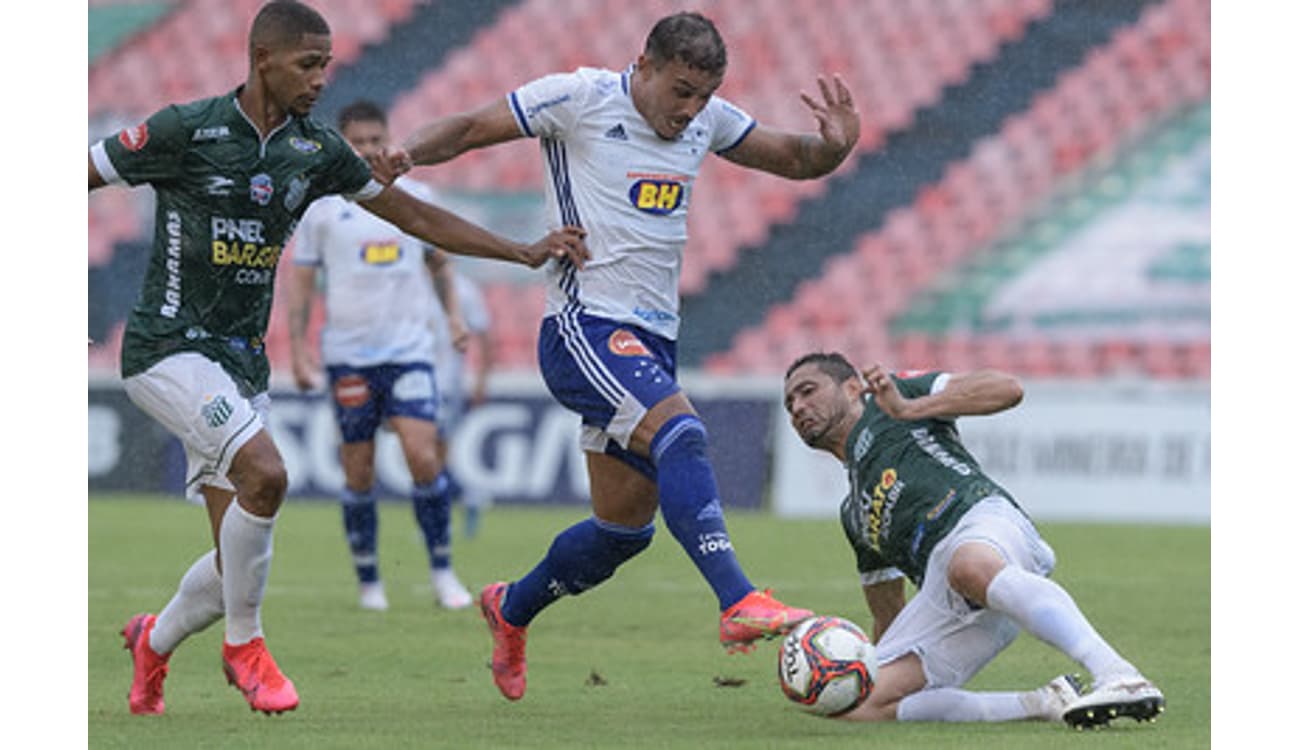 El clásico Coelho versus Raposa terminó en empate 1-1 en el Mineirão