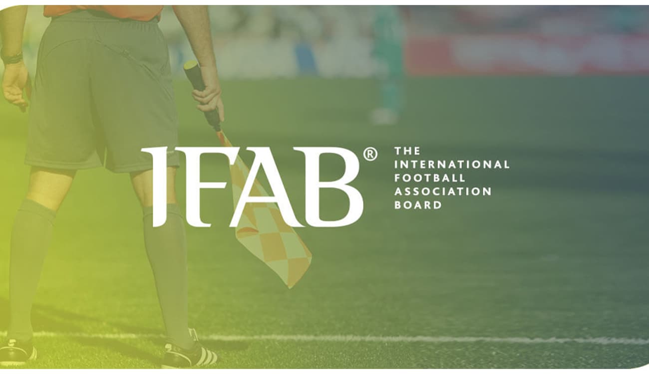 Bola na mão ou mão na bola? Entenda as novas regras divulgadas pela IFAB -  Lance!
