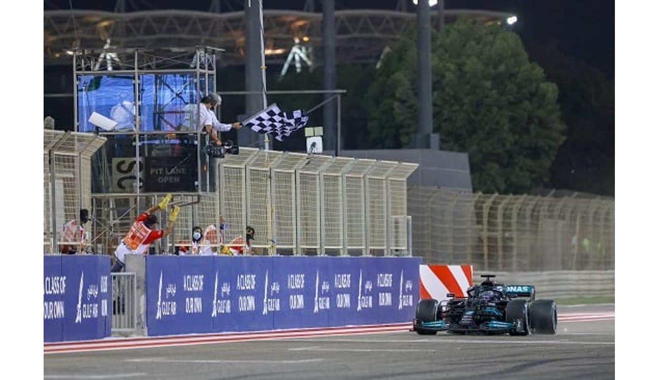 Fotos: o primeiro dia de treinos da F1 para o GP do Bahrein - Notícia de F1