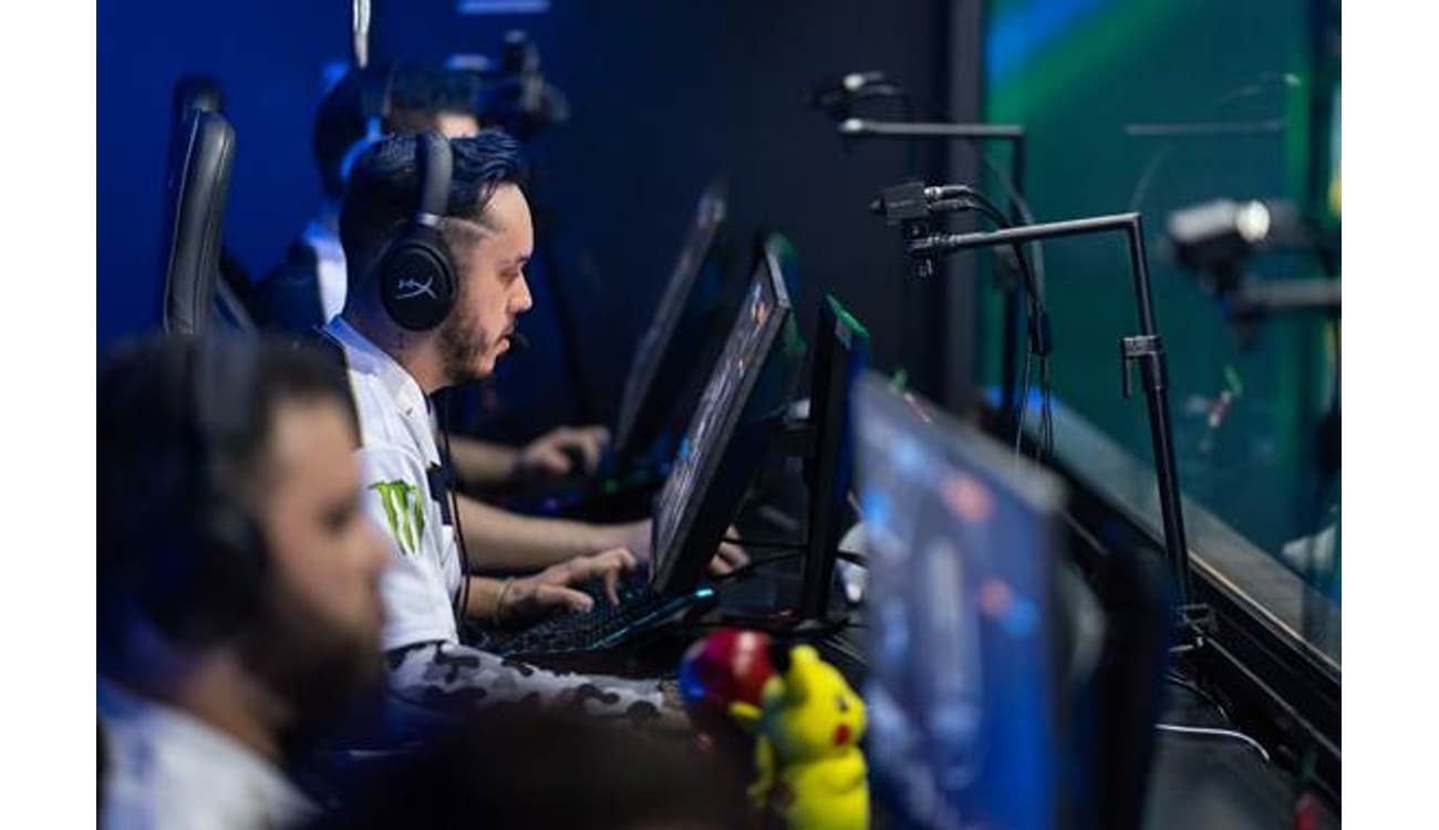 França proíbe uso de palavras em inglês como esports e streamer