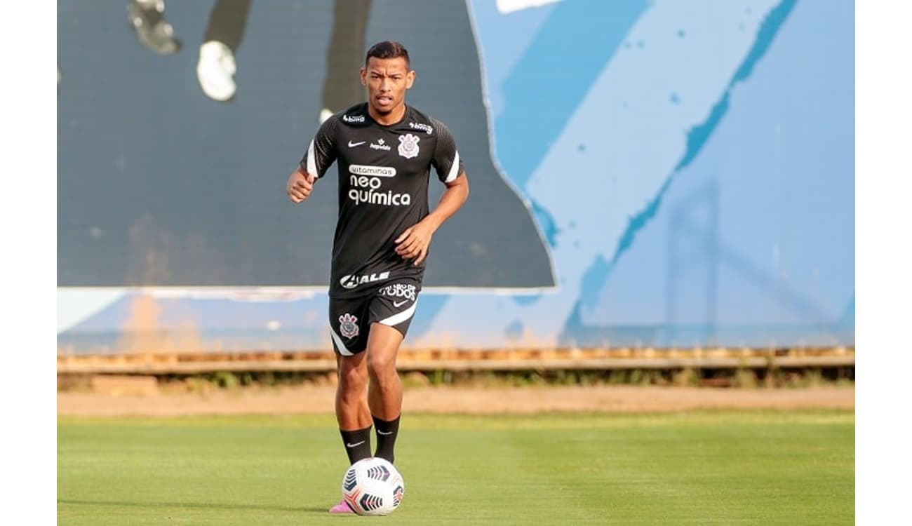 Após cirurgia, Lucas Piton pode voltar aos treinos no Corinthians