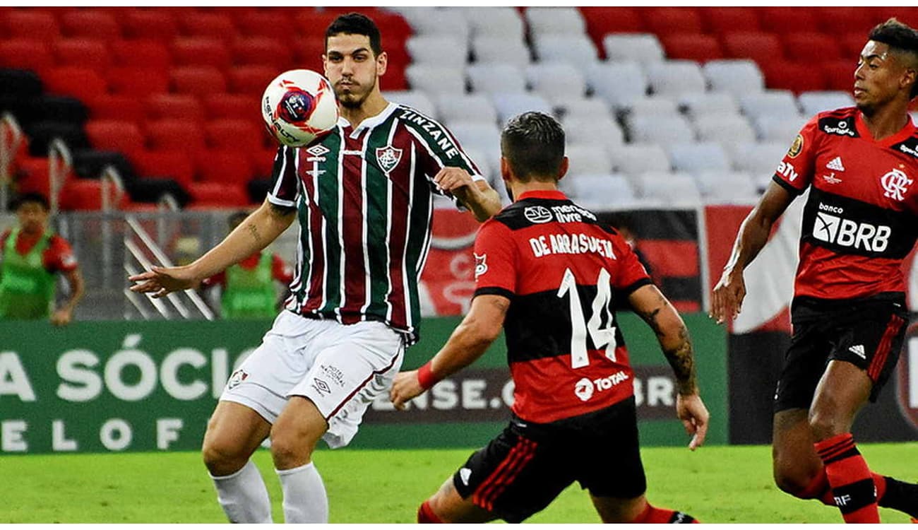 Em jogo quente, Fluminense marca no fim e vence o Flamengo