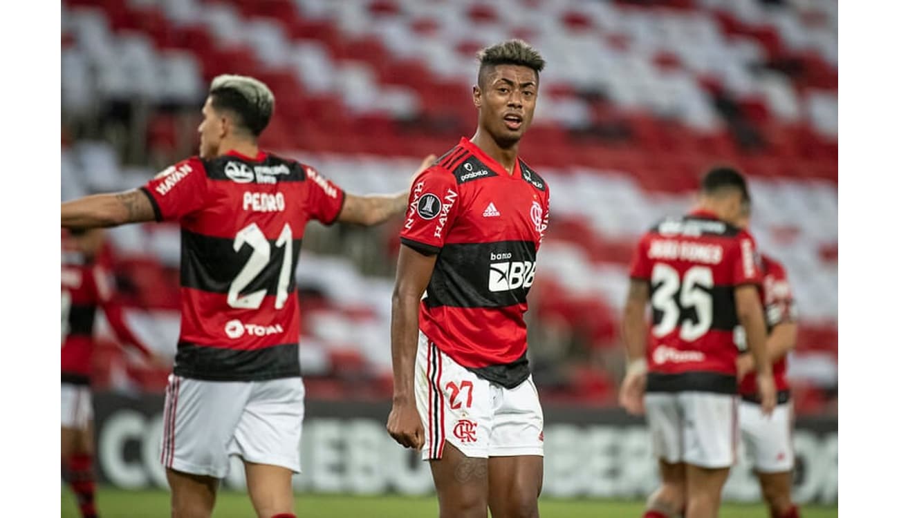 Bruno Henrique marca de cabeça e Flamengo vence Chapecoense na Arena Condá  - TNH1