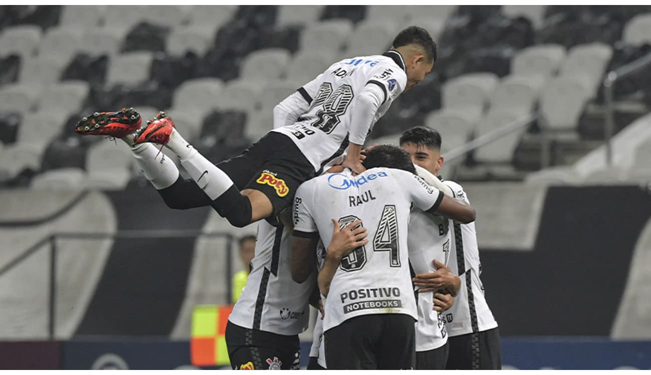 Corinthians goleia o Pinda e sela classificação antecipada às