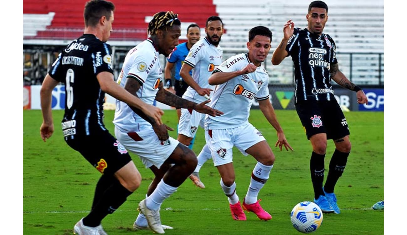 Mosquito marca no final e Corinthians arranca empate com Cruzeiro