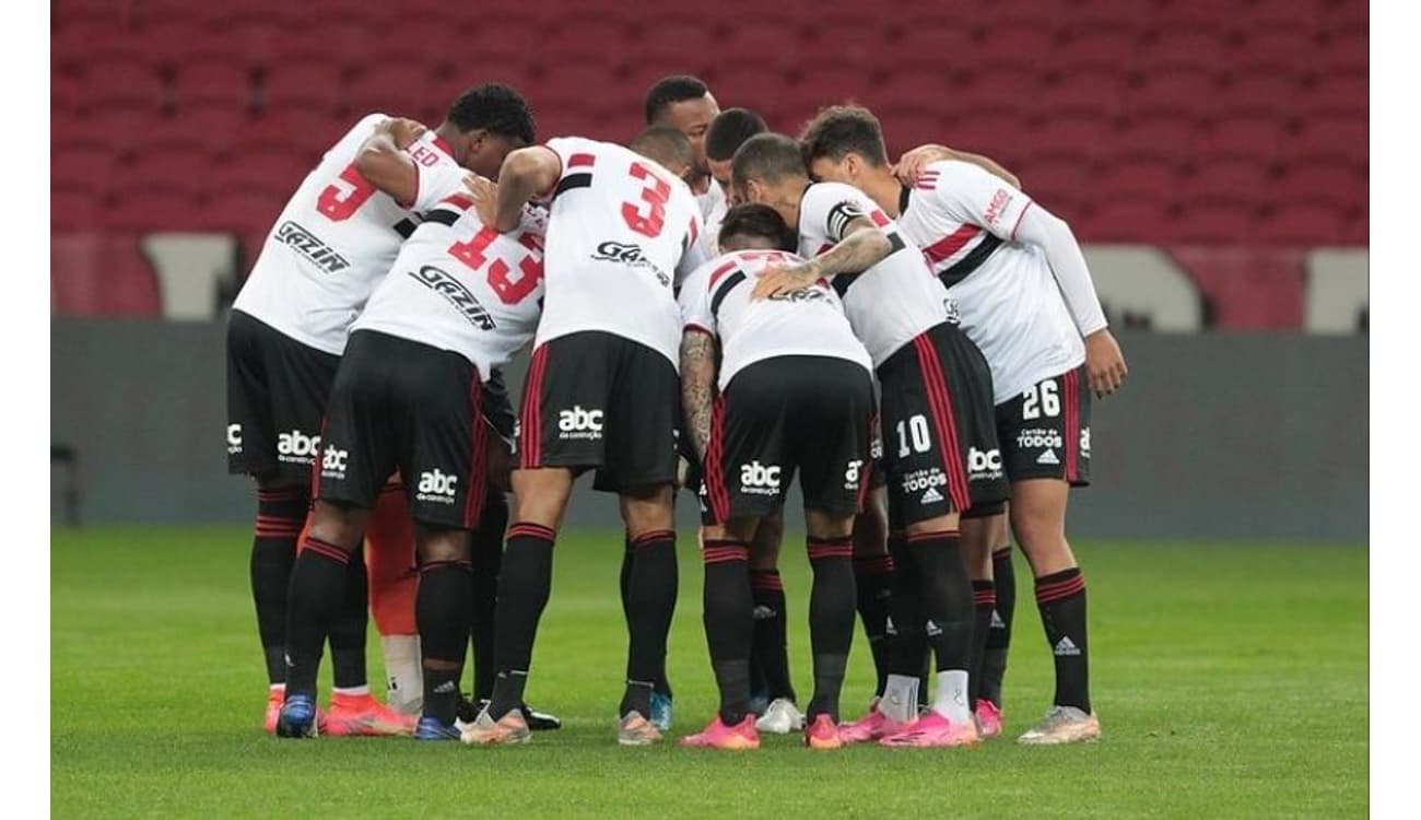 São Paulo vence o Grêmio com tranquilidade no Morumbi - Esportes - R7  Futebol