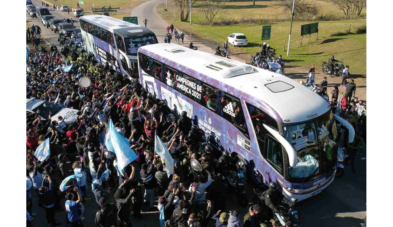 América: Vários ônibus saíram com torcedores do América