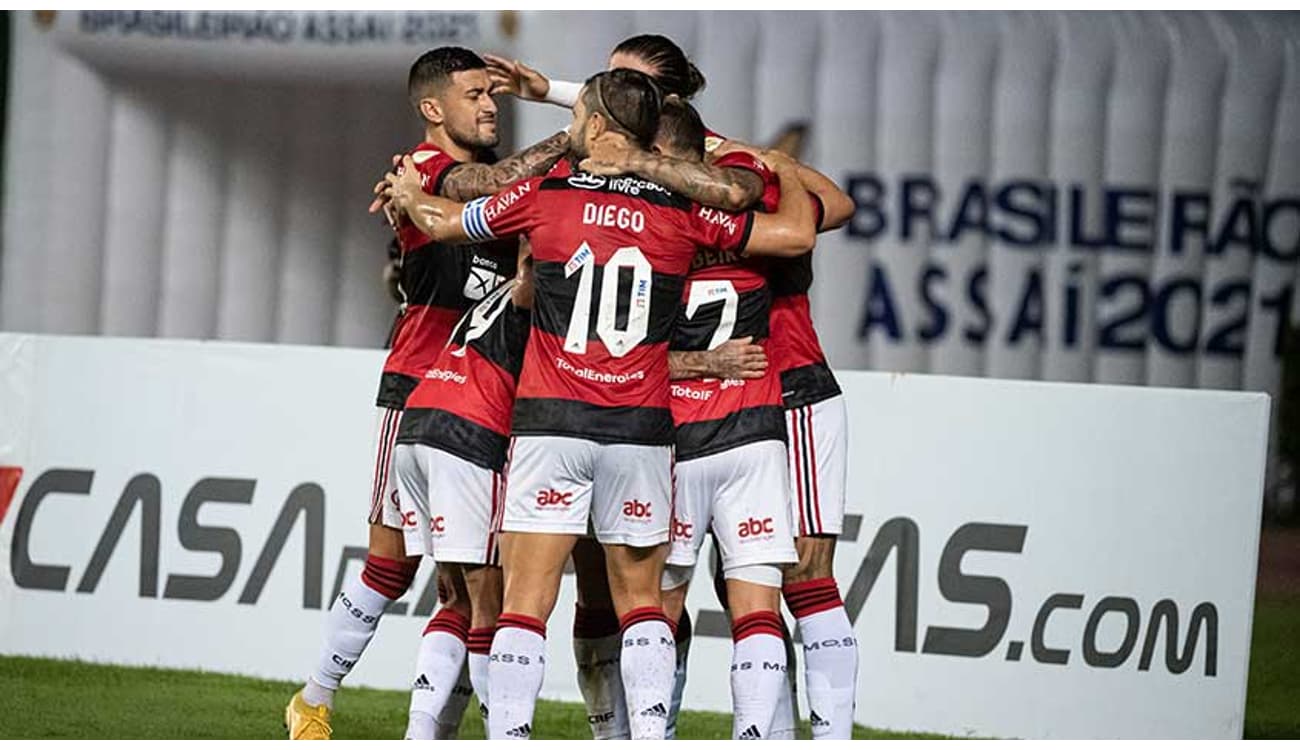 Flamengo massacra o Bahia em noite de ótimo jogo coletivo, três de