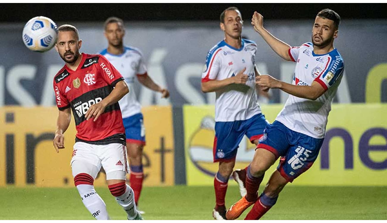 Flamengo massacra o Bahia em noite de ótimo jogo coletivo, três de