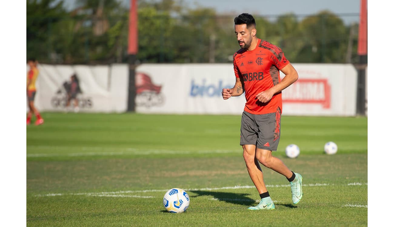 Ex-Flamengo, lateral Isla é anunciado pelo Independiente - Cidades Na Web