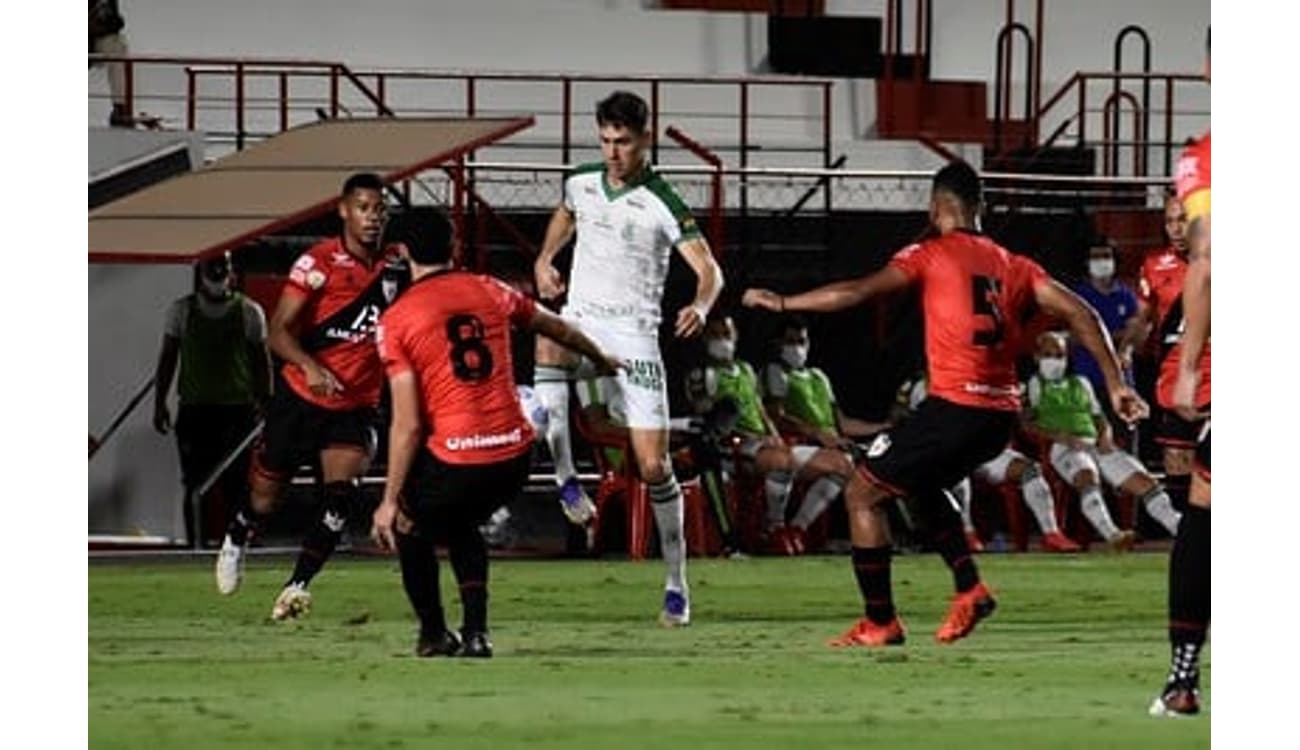 El clásico Coelho versus Raposa terminó en empate 1-1 en el Mineirão