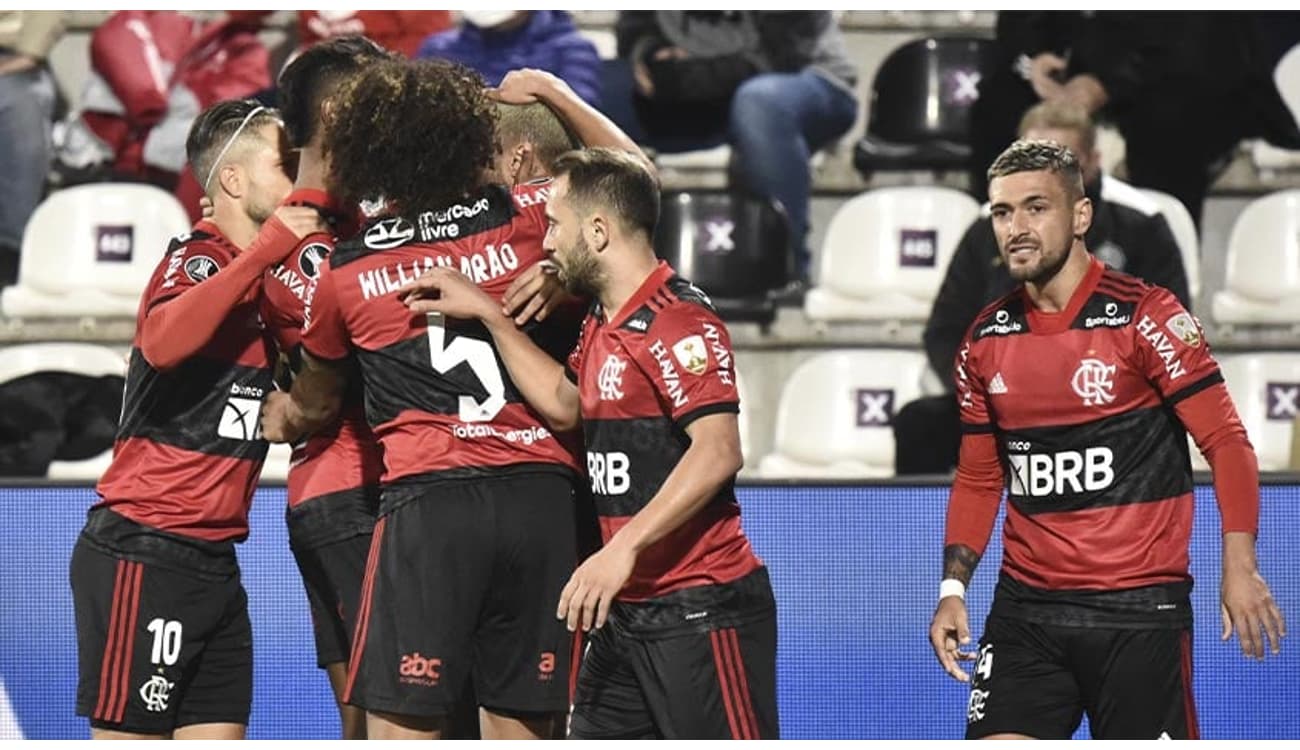 Flamengo supera retranca, vence o Olimpia e garante vantagem por