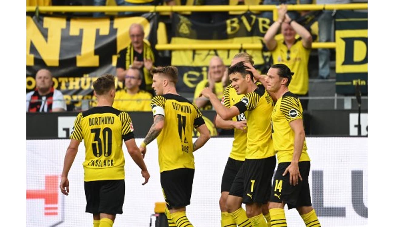 Borussia Dortmund goleia o Frankfurt e assume liderança da Bundesliga, futebol alemão