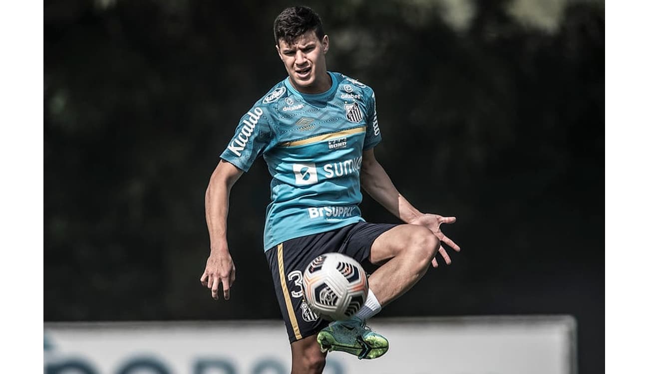 Santos avança em negociação pelo atacante Bryan Angulo - Gazeta Esportiva