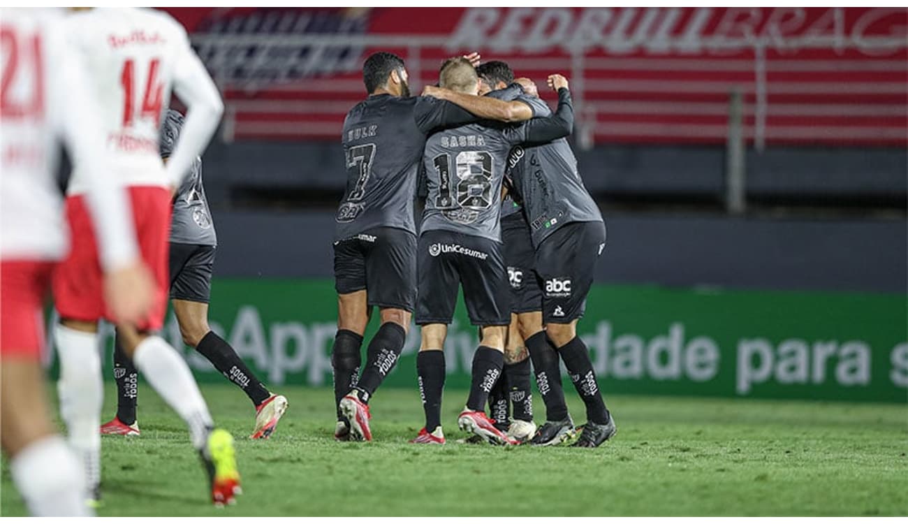 Na estreia de Tite, Flamengo vence e deixa Cruzeiro à beira do Z4