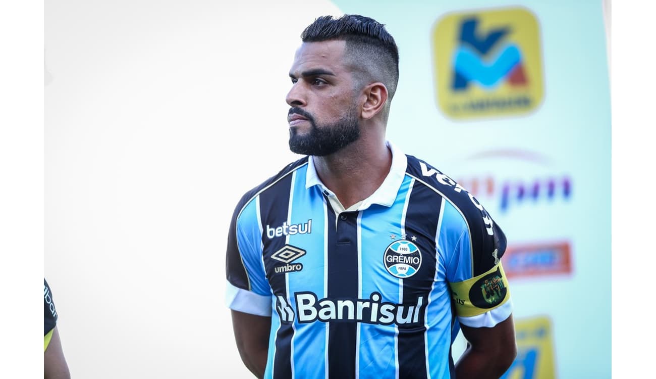 Árbitro relata ameaça de ex-jogador do Grêmio em súmula: Tem que chutar a  cabeça de vocês mesmo